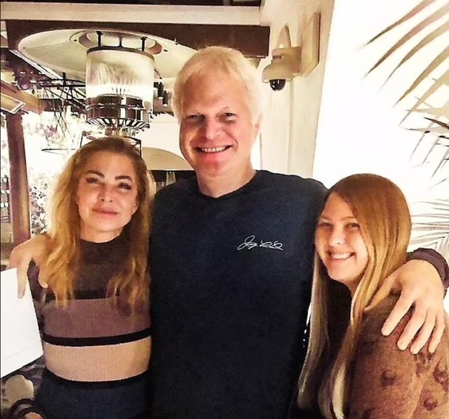 בשנים האחרונות לחייו, סטיב התחרט על התנהגותו. ליסה בונדר, סטיב בינג וקירה קרקוריאן (צילום: אינסטגרם) בשנים האחרונות לחייו, סטיב התחרט על התנהגותו. ליסה בונדר, סטיב בינג וקירה קרקוריאן (צילום: אינסטגרם)
