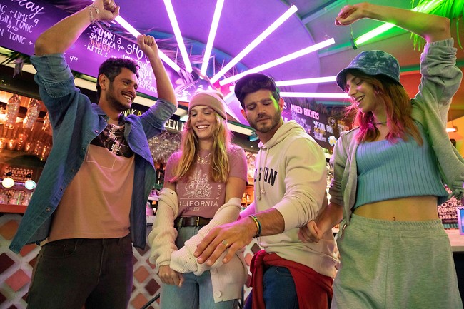 עם החברים לקמפיין. מאור שוויצר, דנה פרידר ועופר חיון (צילום: גיא כושי ויריב פיין) עם החברים לקמפיין. מאור שוויצר, דנה פרידר ועופר חיון (צילום: גיא כושי ויריב פיין)