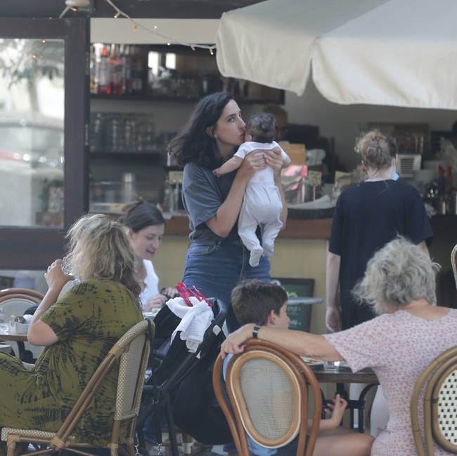אין אהבה בעולם, כמו אהבה של אמא (צילום: מוטי לבטון) אין אהבה בעולם, כמו אהבה של אמא (צילום: מוטי לבטון)