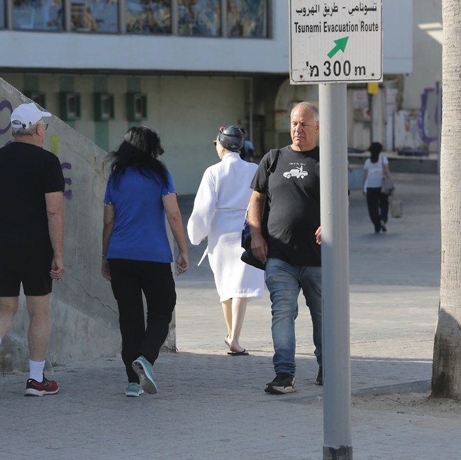 משתלבת בין ההמון (צילום: מוטי לבטון) משתלבת בין ההמון (צילום: מוטי לבטון)