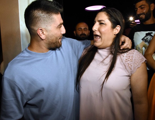 מה זה, את בוכה? ימית אברמוב (צילום: אמיר מאירי) מה זה, את בוכה? ימית אברמוב (צילום: אמיר מאירי)