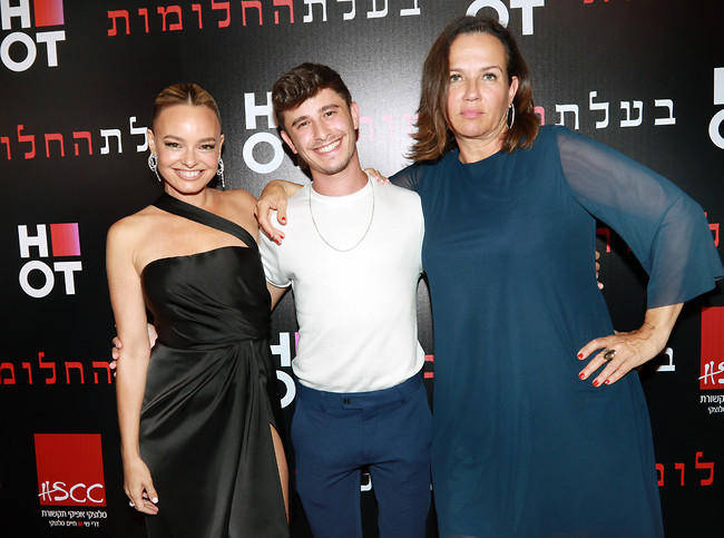 הוא מגלם את הבן של יב"ז בסדרה. גרנט ורועי רביב (צילום: ענת מוסברג) הוא מגלם את הבן של יב"ז בסדרה. גרנט ורועי רביב (צילום: ענת מוסברג)