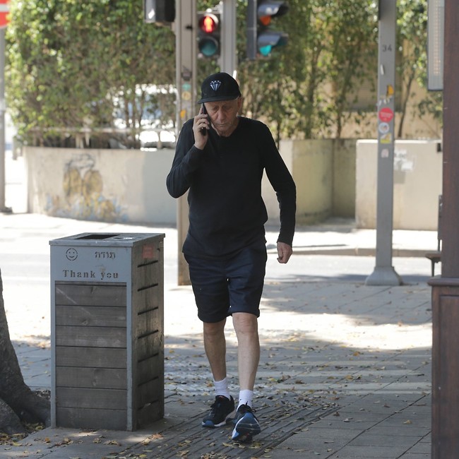 גם ככה חם בחוץ (צילום: מוטי לבטון) גם ככה חם בחוץ (צילום: מוטי לבטון)