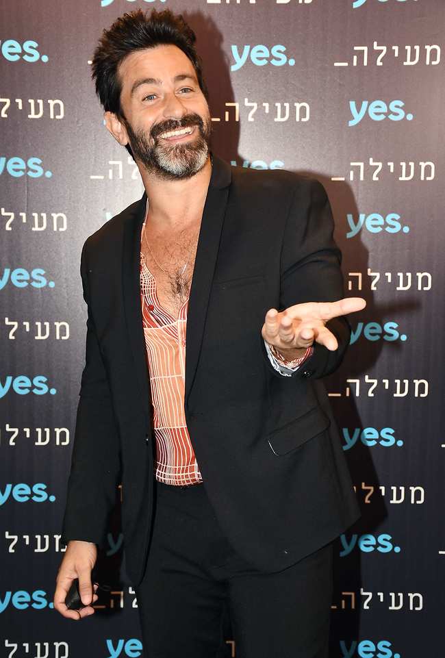 "יאללה גבר, צלם ורד ממני" (צילום: אמיר מאירי) "יאללה גבר, צלם ורד ממני" (צילום: אמיר מאירי)