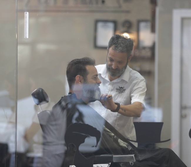 תיקונים אחרונים (צילום: מוטי לבטון) תיקונים אחרונים (צילום: מוטי לבטון)