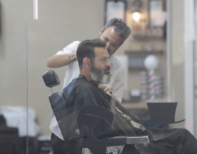 רגע אחרון של לוק מזוקן (צילום: מוטי לבטון) רגע אחרון של לוק מזוקן (צילום: מוטי לבטון)