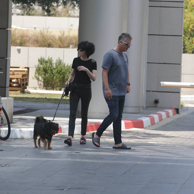 "יש מצב שהצלם מתחבא בשיחים?" (צילום: מוטי לבטון) "יש מצב שהצלם מתחבא בשיחים?" (צילום: מוטי לבטון)
