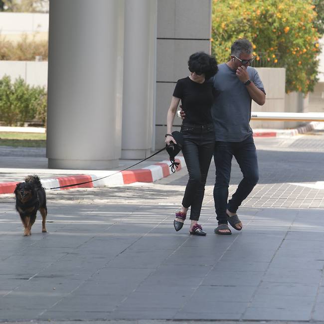 הספקת בכלל להתגעגע אליה? דנה רון ויריב נתי בסיבוב עם הכלבה מישמיש (צילום: מוטי לבטון) הספקת בכלל להתגעגע אליה? דנה רון ויריב נתי בסיבוב עם הכלבה מישמיש (צילום: מוטי לבטון)