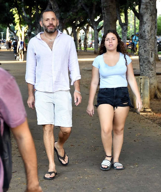שומר על פאסון (צילום: אמיר מאירי) שומר על פאסון (צילום: אמיר מאירי)