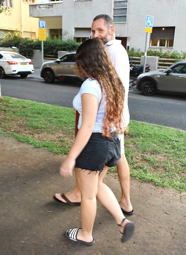 מבט לאחור (צילום: אמיר מאירי) מבט לאחור (צילום: אמיר מאירי)