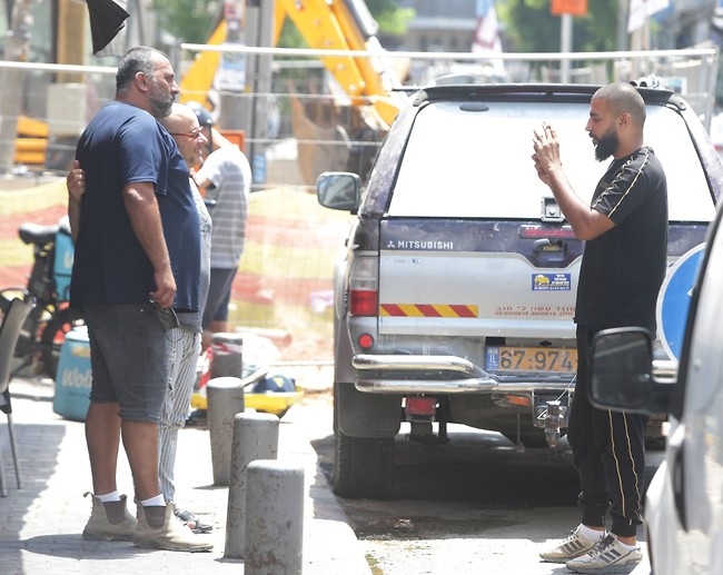 לא משחררים (צילום: מוטי לבטון) לא משחררים (צילום: מוטי לבטון)
