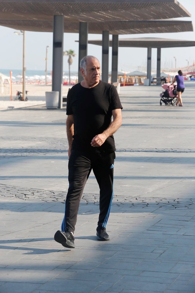 לבוש ספורטיבי (צילום: מוטי לבטון) לבוש ספורטיבי (צילום: מוטי לבטון)