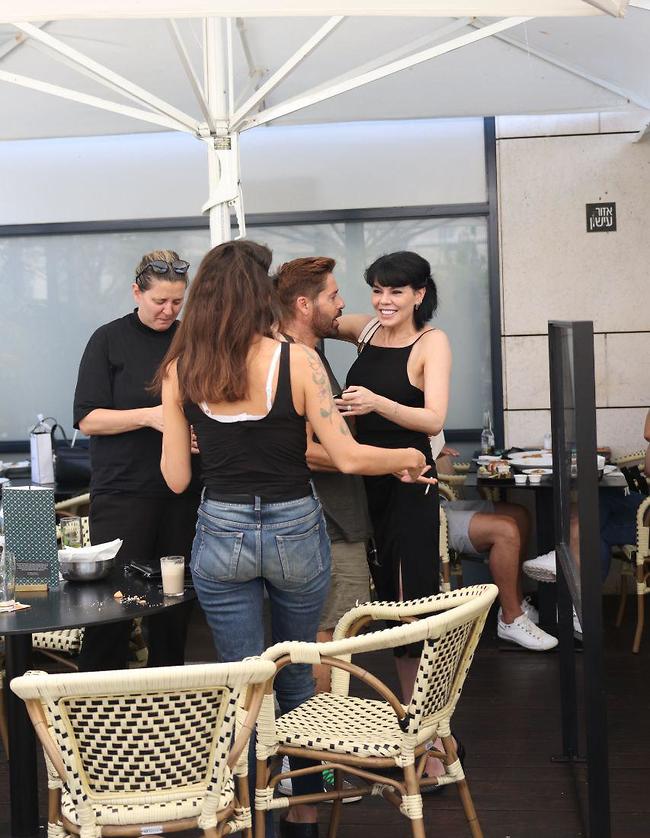 קבלו אותה, המודחת הראשונה דנה רון (צילום: אור גפן) קבלו אותה, המודחת הראשונה דנה רון (צילום: אור גפן)