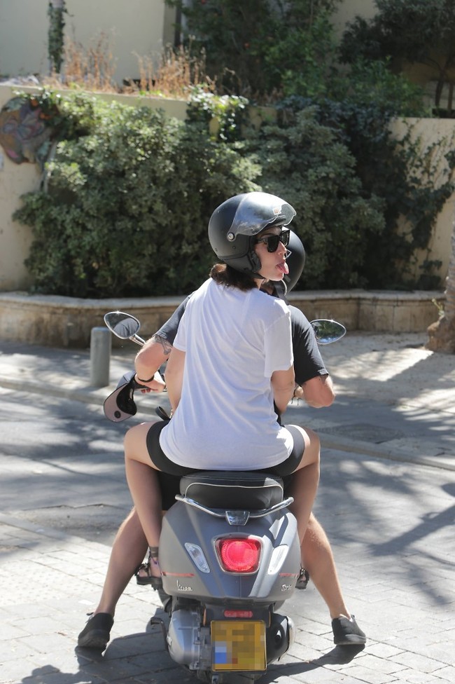 עם הלשון בחוץ (צילום: מוטי לבטון) עם הלשון בחוץ (צילום: מוטי לבטון)