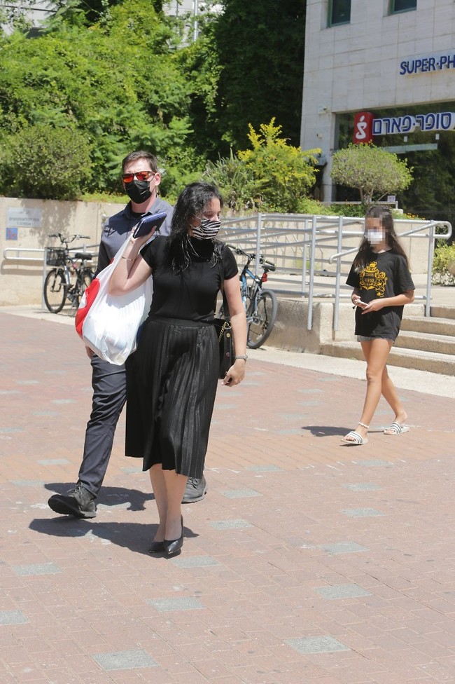 "יאללה, הפגרה שלי קצרה" (צילום: מוטי לבטון) "יאללה, הפגרה שלי קצרה" (צילום: מוטי לבטון)