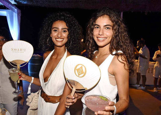רווקות ונהנות. שלומית מלכה ועדן סבן (צילום: אמיר מאירי) רווקות ונהנות. שלומית מלכה ועדן סבן (צילום: אמיר מאירי)