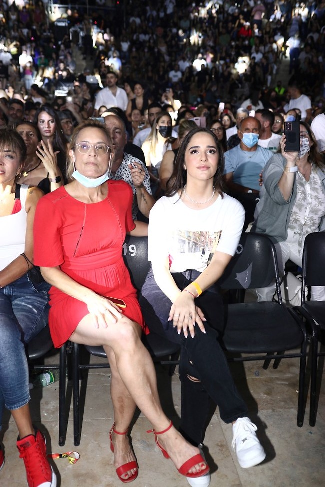 מביטה מהקהל. שי שגיא (צילום: אור גפן) מביטה מהקהל. שי שגיא (צילום: אור גפן)