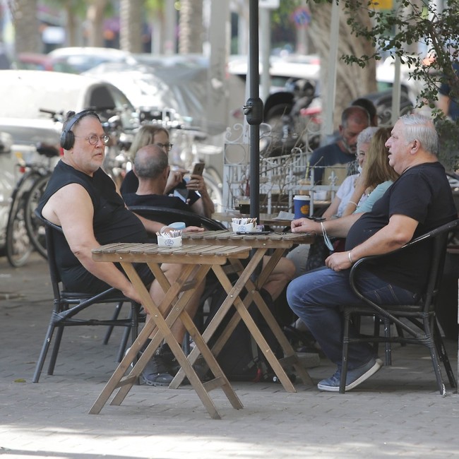 נראה שהוא שקוע (צילום: מוטי לבטון) נראה שהוא שקוע (צילום: מוטי לבטון)