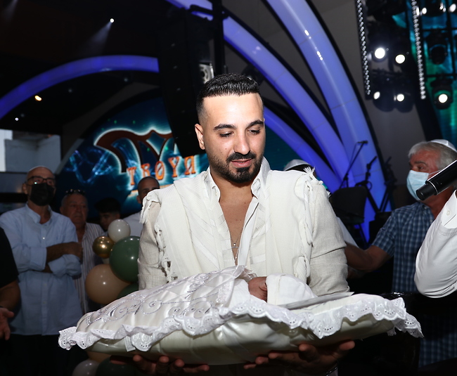 תגיד ת'אמת, הסתכלת? מאור אדרי (צילום: אור גפן) תגיד ת'אמת, הסתכלת? מאור אדרי (צילום: אור גפן)