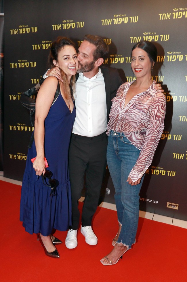 מפרגנות. עדי חבשוש ונלי תגר (צילום: ענת מוסברג) מפרגנות. עדי חבשוש ונלי תגר (צילום: ענת מוסברג)
