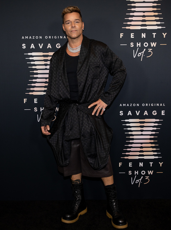 לוהט גם בחלוק. ריקי מרטין (צילום: Gettyimage) לוהט גם בחלוק. ריקי מרטין (צילום: Gettyimage)