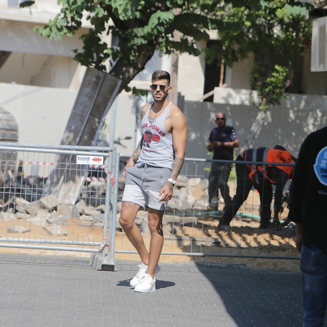 עושה שרירים. בן אל תבורי (צילום: מוטי לבטון) עושה שרירים. בן אל תבורי (צילום: מוטי לבטון)