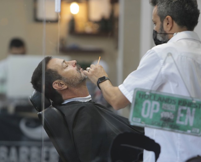 שעווה באף זה הכרחי (צילום: מוטי לבטון) שעווה באף זה הכרחי (צילום: מוטי לבטון)
