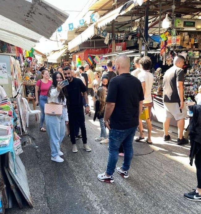 הדרך ליציאה מהשוק רצופת סלפי (צילום: פרטי) הדרך ליציאה מהשוק רצופת סלפי (צילום: פרטי)