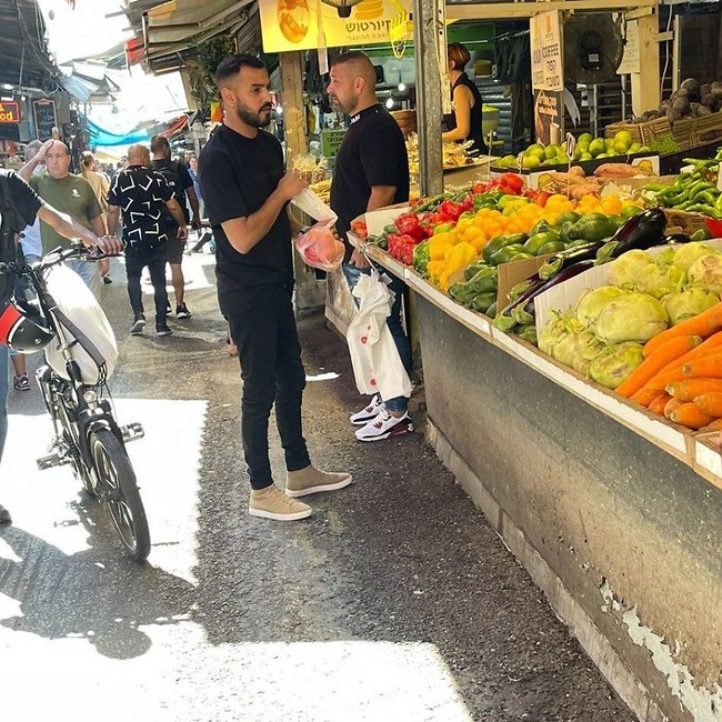 עושה שוק. איתי לוי (צילום: פרטי) עושה שוק. איתי לוי (צילום: פרטי)