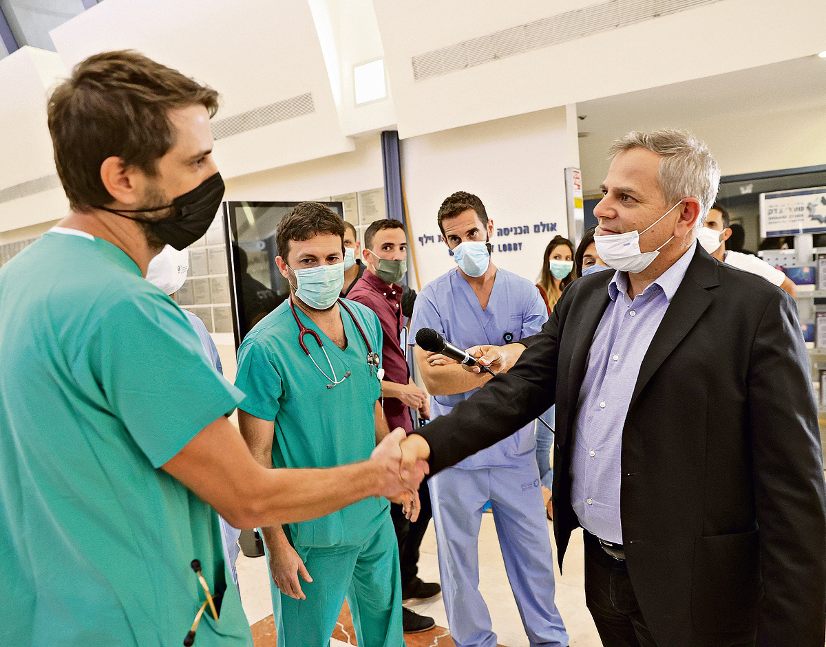 שר הבריאות הציג את עיקרי תוכניתו, אתמול בבית החולים שערי צדק | צילום: אלכס קולומויסקי