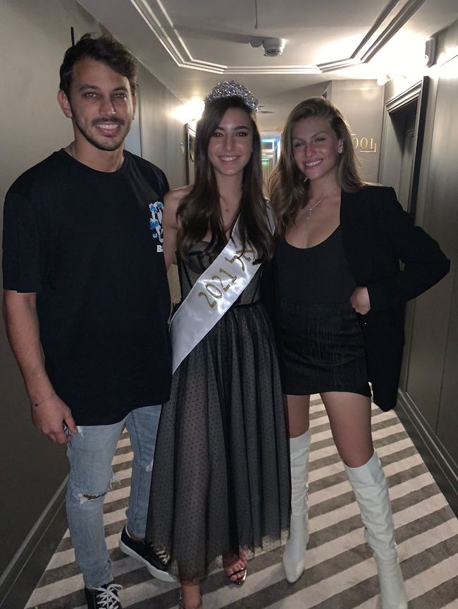 מפרגנים. טיילור מלכוב ולירן דנינו עם בוזגלו מפרגנים. טיילור מלכוב ולירן דנינו עם בוזגלו