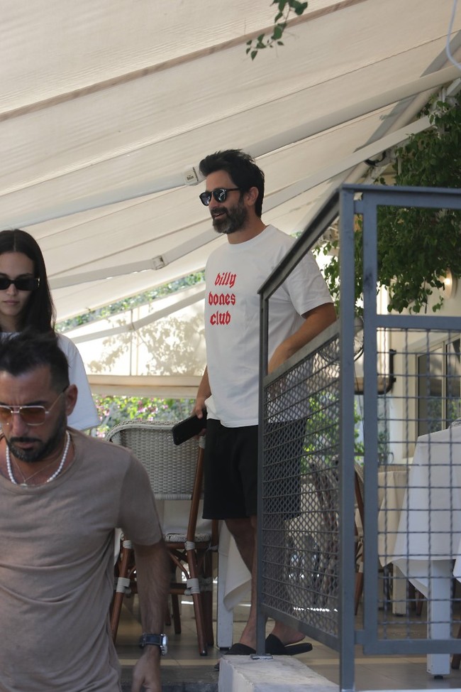 שבע ורגוע אחרי ארוחת צהריים (צילום: מוטי לבטון) שבע ורגוע אחרי ארוחת צהריים (צילום: מוטי לבטון)