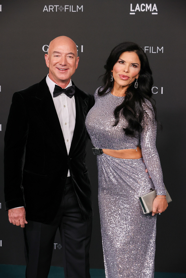 ג'ף בזוס ולורן סאנצ'ז (צילום: GettyImages) ג'ף בזוס ולורן סאנצ'ז (צילום: GettyImages)