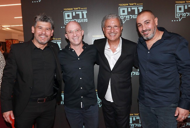 עושים קולנוע ישראלי. גיא עמיר, חנן סביון, משה אדרי עם ערן זרחוביץ' שהגיע לפרגן (צילום: ענת מוסברג) עושים קולנוע ישראלי. גיא עמיר, חנן סביון, משה אדרי עם ערן זרחוביץ' שהגיע לפרגן (צילום: ענת מוסברג)
