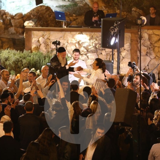 הזוג המאושר (צילום: משה מזרחי) הזוג המאושר (צילום: משה מזרחי)