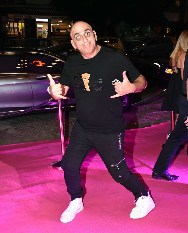 היישר מהפיליפינים. יובל המבולבל (צילום: אמיר מאירי) היישר מהפיליפינים. יובל המבולבל (צילום: אמיר מאירי)
