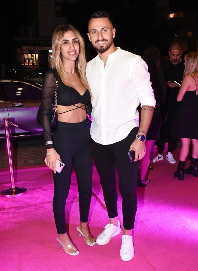 מעניין מה הקשר שלהם למיכל. פאני (בוזגלו) בר מוחא ובן הזוג (צילום: אמיר מאירי) מעניין מה הקשר שלהם למיכל. פאני (בוזגלו) בר מוחא ובן הזוג (צילום: אמיר מאירי)
