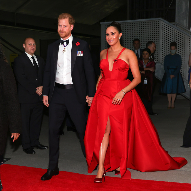 בשמלה אדומה ובלי צמות (צילום: GettyImages) בשמלה אדומה ובלי צמות (צילום: GettyImages)