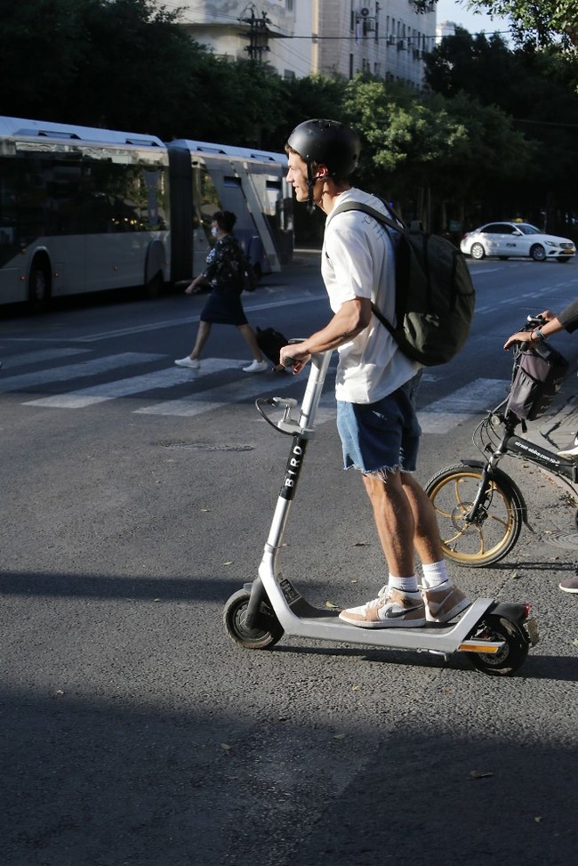 נפרדים כידידים (צילום: מוטי לבטון) נפרדים כידידים (צילום: מוטי לבטון)
