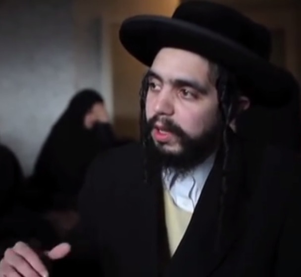 "הוא המנהיג. התארסתי למישהי שאין לי מושג מי היא ואיך היא נראית, כי ככה הוא החליט". הלברנץ | צילום: דאקס מלמר, וויקטור סטאר "הוא המנהיג. התארסתי למישהי שאין לי מושג מי היא ואיך היא נראית, כי ככה הוא החליט". הלברנץ | צילום: דאקס מלמר, וויקטור סטאר