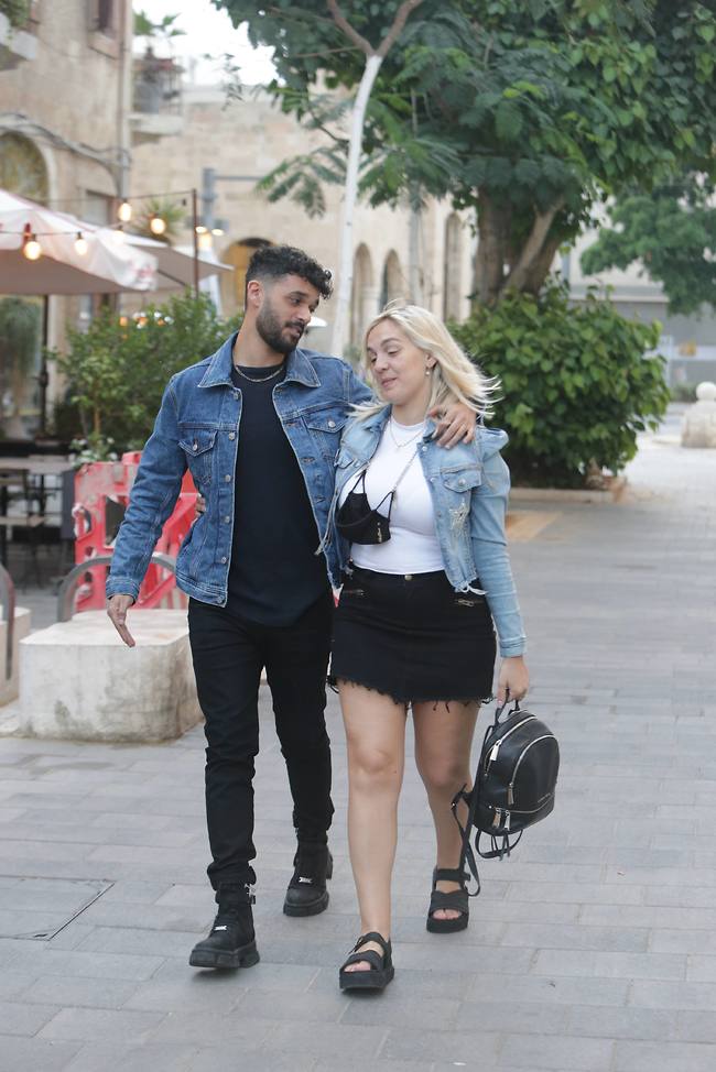 "זוכרת שעשיתי לך שלום מהקהל ב-2002?" (צילום: מוטי לבטון) "זוכרת שעשיתי לך שלום מהקהל ב-2002?" (צילום: מוטי לבטון)
