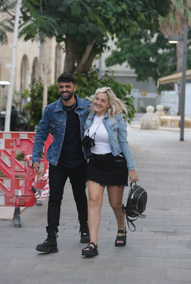 את עדיין בקשר עם פקונדו ופיליפה? תמסרי ד"ש! (צילום: מוטי לבטון) את עדיין בקשר עם פקונדו ופיליפה? תמסרי ד"ש! (צילום: מוטי לבטון)