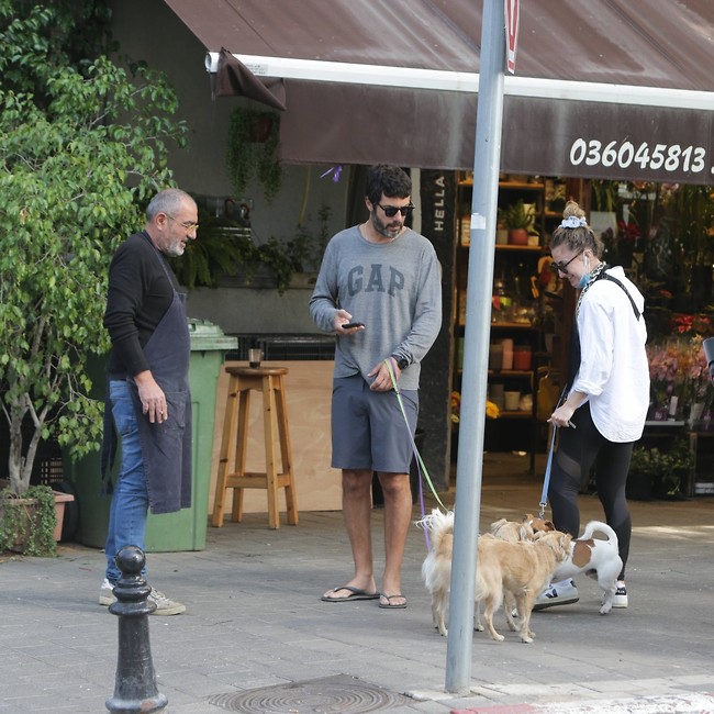 שמח בשכונה של רון שחר (צילום: מוטי לבטון) שמח בשכונה של רון שחר (צילום: מוטי לבטון)