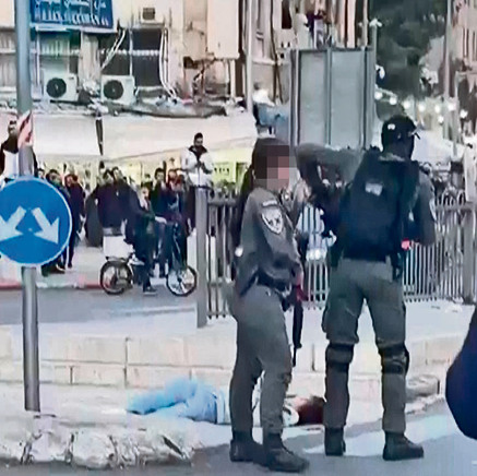 "הגיבו כמו שמצפים  מהם", לוחמי מג"ב לאחר  הירי במחבל בכיכר שכם | צילום: מתוך סרטון דוברות המשטרה