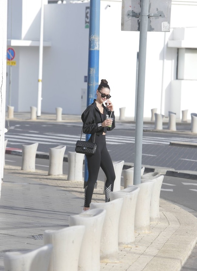 שומרת על הגיזרה (צילום: מוטי לבטון) שומרת על הגיזרה (צילום: מוטי לבטון)