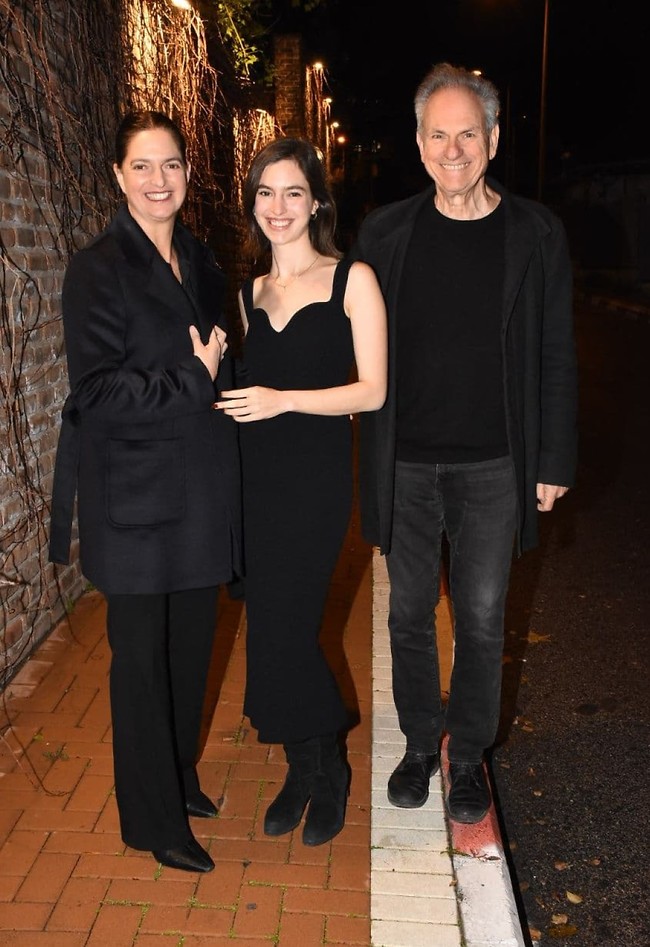 Match clothes.  Avi, Iris and Tom Nesher (Photo: Amir Meiri)