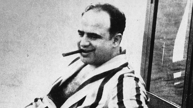 אל קפונה. הגנגסטר האולטימטיבי (צילום: AP) אל קפונה. הגנגסטר האולטימטיבי (צילום: AP)