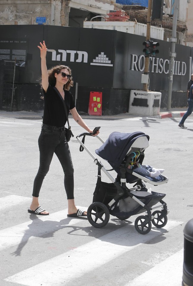 תמיד דוגמנית (צילום: מוטי לבטון) תמיד דוגמנית (צילום: מוטי לבטון)