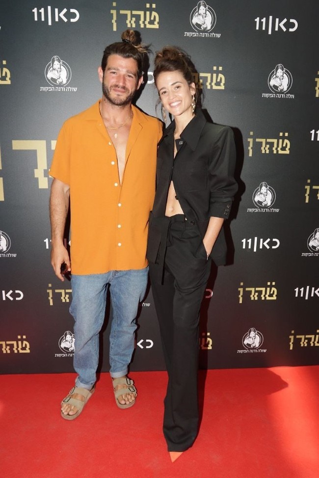 כן, יש לו קוקו על הראש. ניב סולטן ובעלה מאור שוויצר (צילום: ענת מוסברג) כן, יש לו קוקו על הראש. ניב סולטן ובעלה מאור שוויצר (צילום: ענת מוסברג)