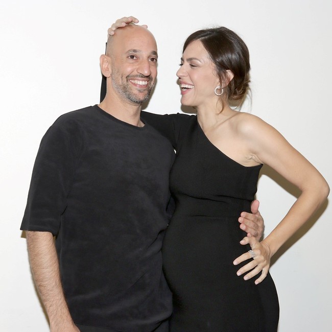 חוגגים בשחור. לבוב ואבי דנגור (צילום: ענת מוסברג) חוגגים בשחור. לבוב ואבי דנגור (צילום: ענת מוסברג)